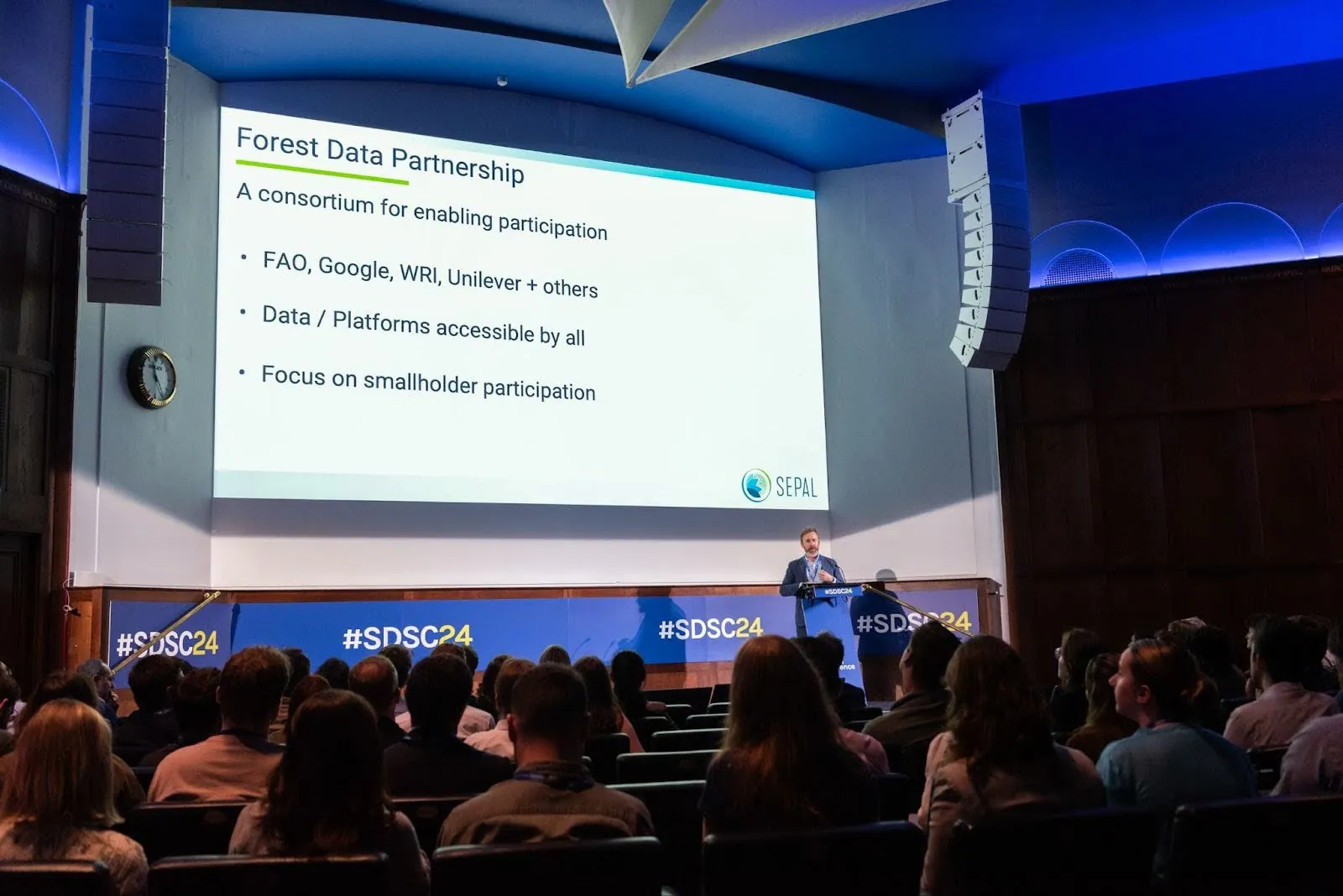 A photograph of the FAO presenting at SDSC